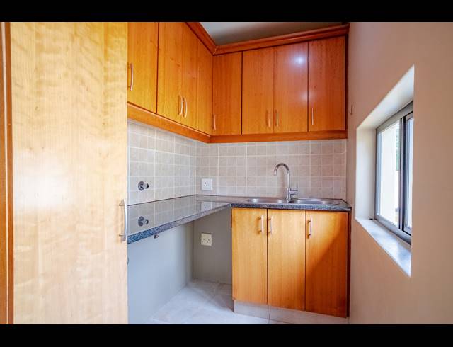 4 BEDROOM SIMPLEX FOR SALE IN DAWNCLIFFE